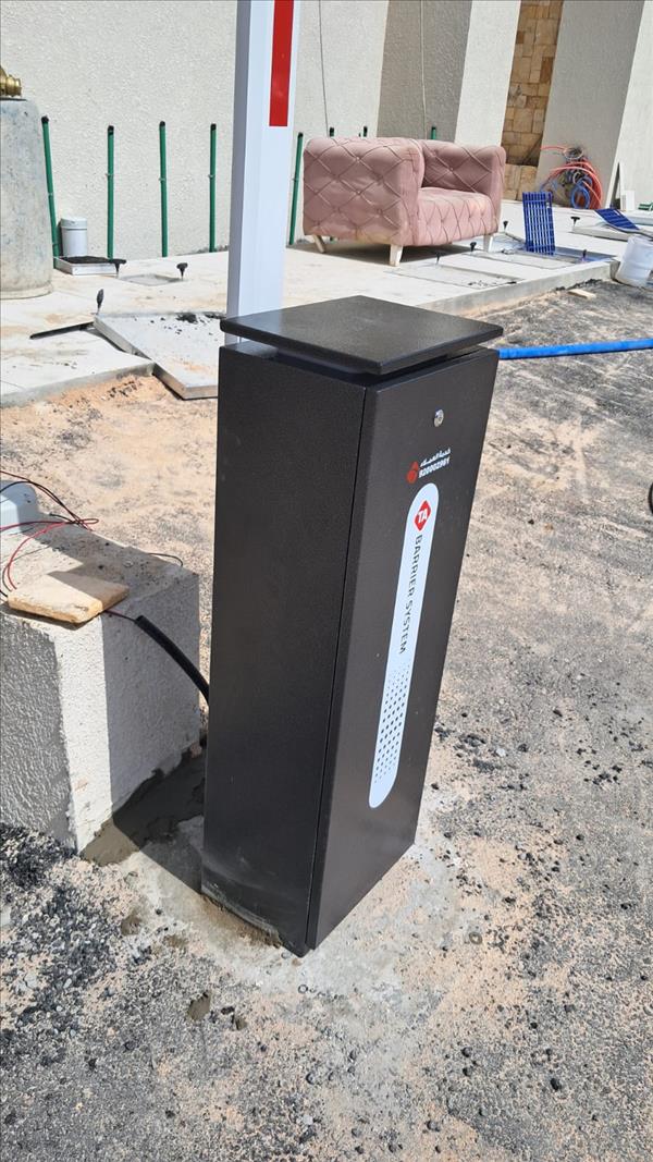 بوابة مواقف سيارات