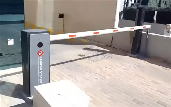 بوابات مواقف سيارات إلكترونية أطوال 4م 6م تحكم ذكي