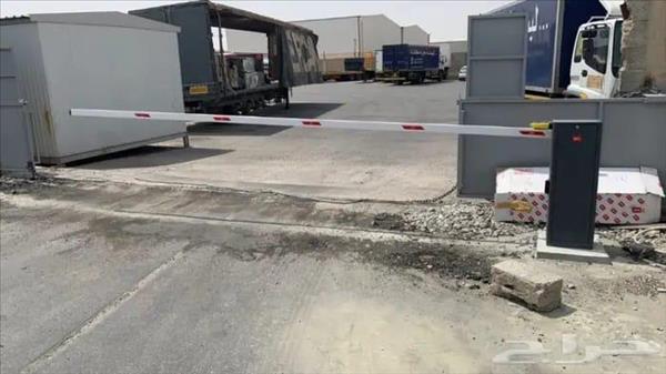 بوابة دخول وخروج السيارات 
